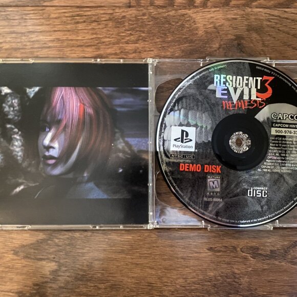 Dino Crisis (Sony PlayStation 1, 1999)With Bonus Disc & Registration Card Tested - Picture 3 of 4
